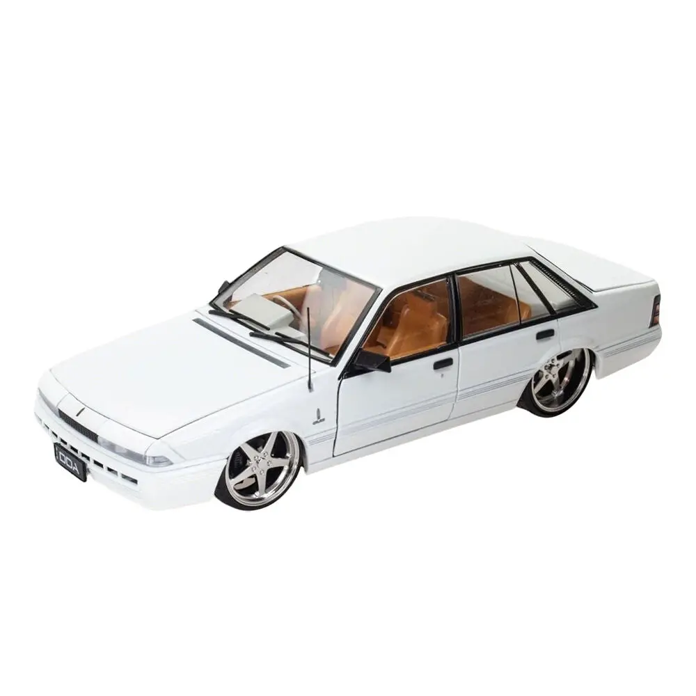 Dda 1:24 Scale Holden Vl Calais Custom Metallic White Diecast Model Car Toy 1