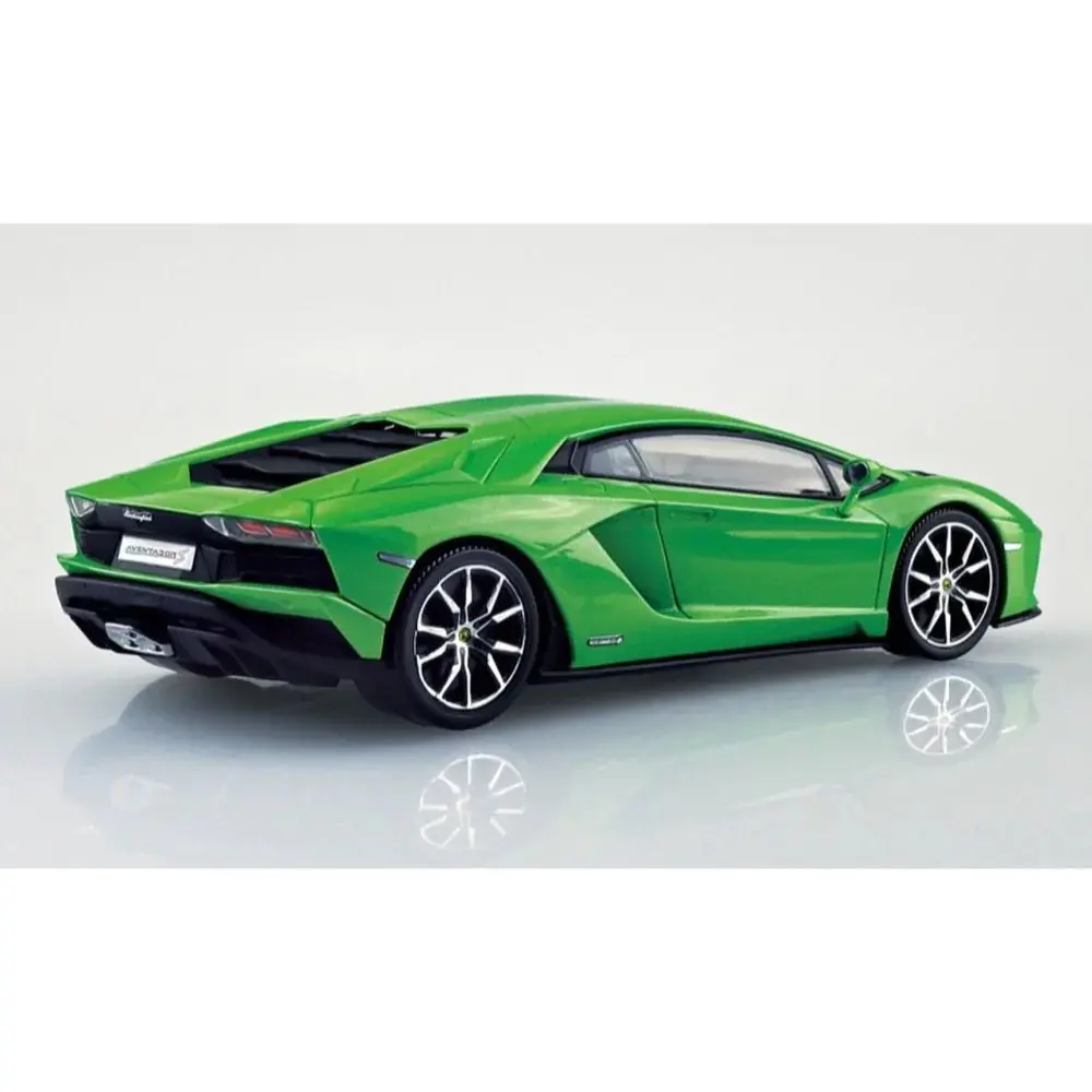 Aoshima 1/32 Snap Lamborghini Aventador S (Pearl Green) 2