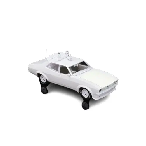 Dda 1:24 Falcon Xb Pursuit Sealed Body White Plastic Assembly Car Model Toy Kit 1