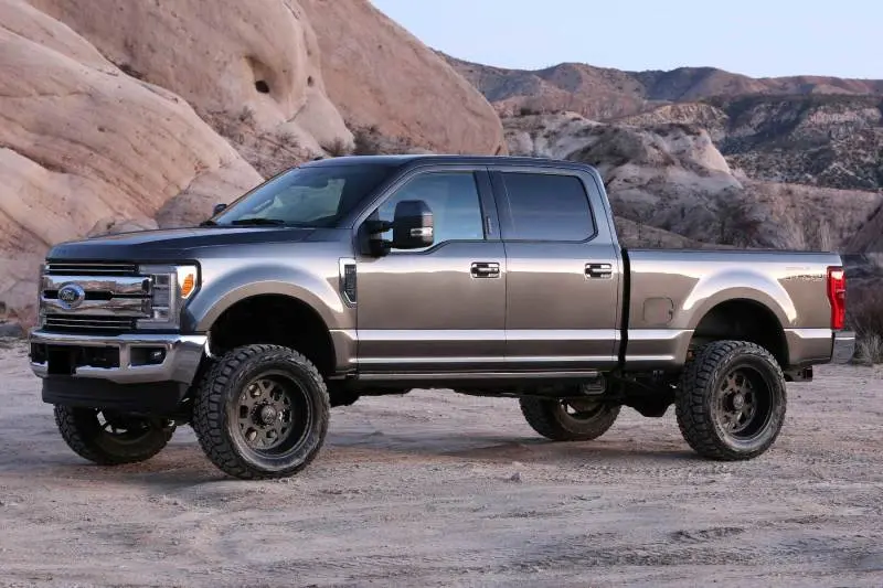 Fabtech 4-Inch Budget Lift System For 2017–2021 Ford F-250/F-350 4Wd With Stealth Shocks 2